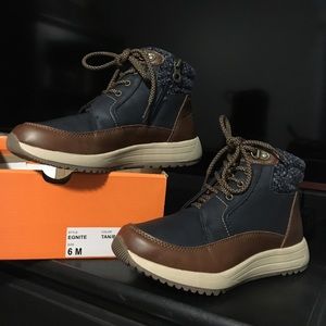 Booties NEVER worn size 6